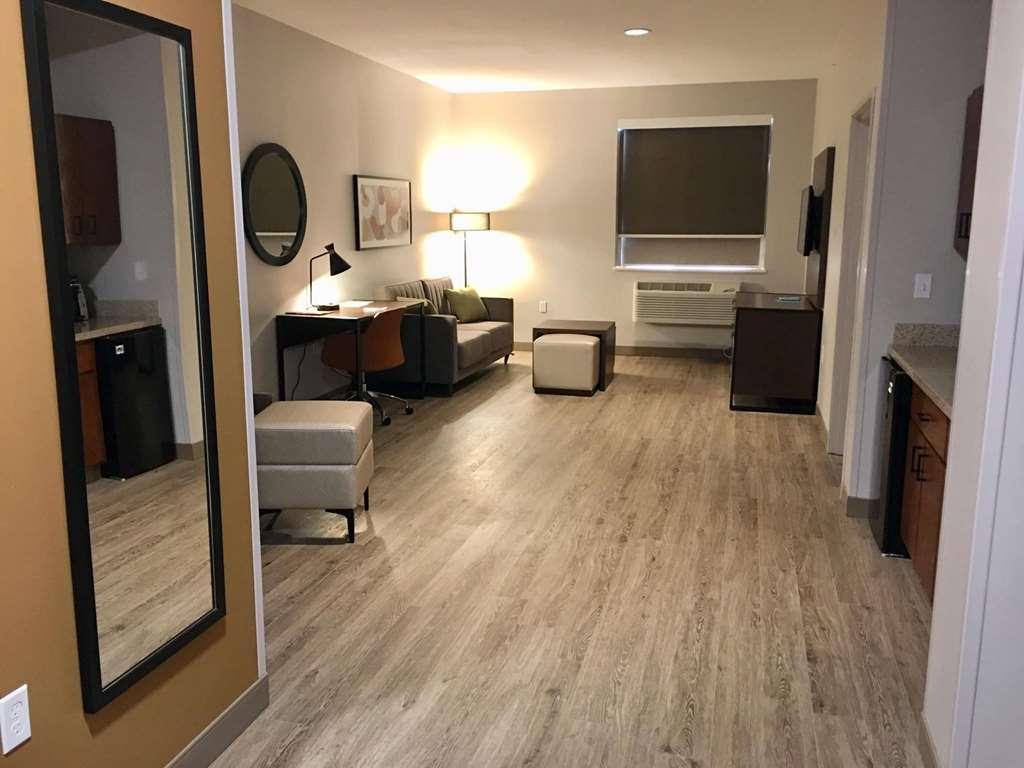 Best Western Plus Riata Hotel Brownwood Room photo