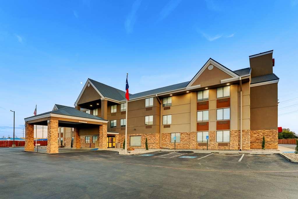 Best Western Plus Riata Hotel Brownwood Exterior photo