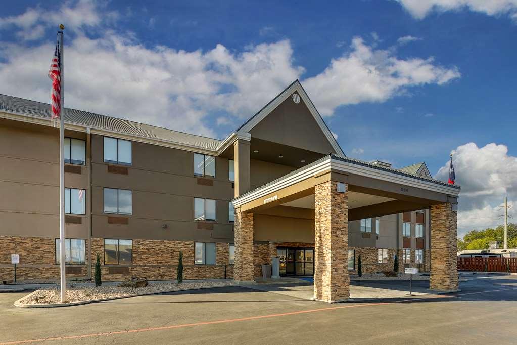 Best Western Plus Riata Hotel Brownwood Exterior photo