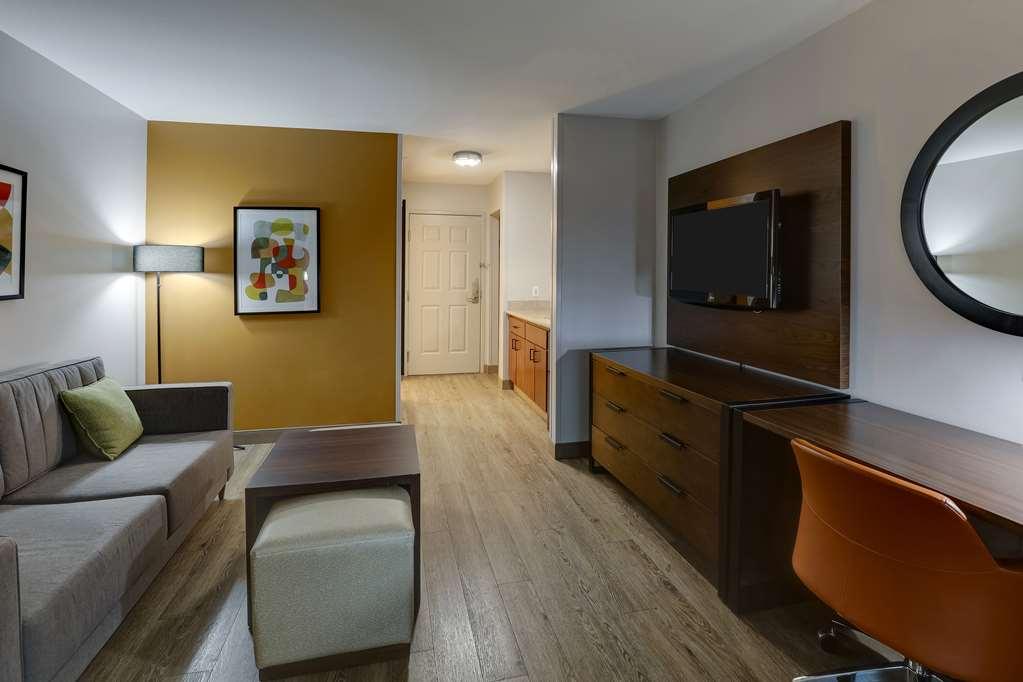 Best Western Plus Riata Hotel Brownwood Room photo