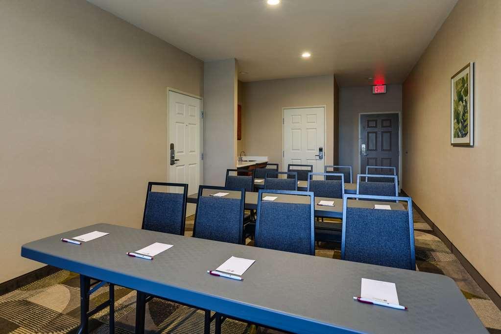 Best Western Plus Riata Hotel Brownwood Room photo